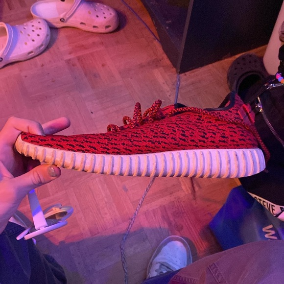 Red/black yeezy boost 350 first gen - Picture 3 of 4